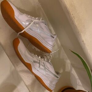 ASICS upcourt 5 woman’s size 9 like new